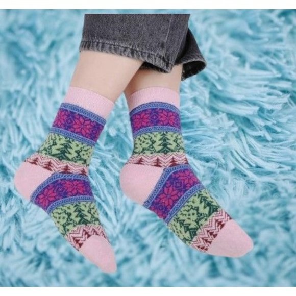 Womens Wool Blend Socks Crew Knit Green Pink Blue Red Christmas Tree Reindeers - Picture 1 of 5